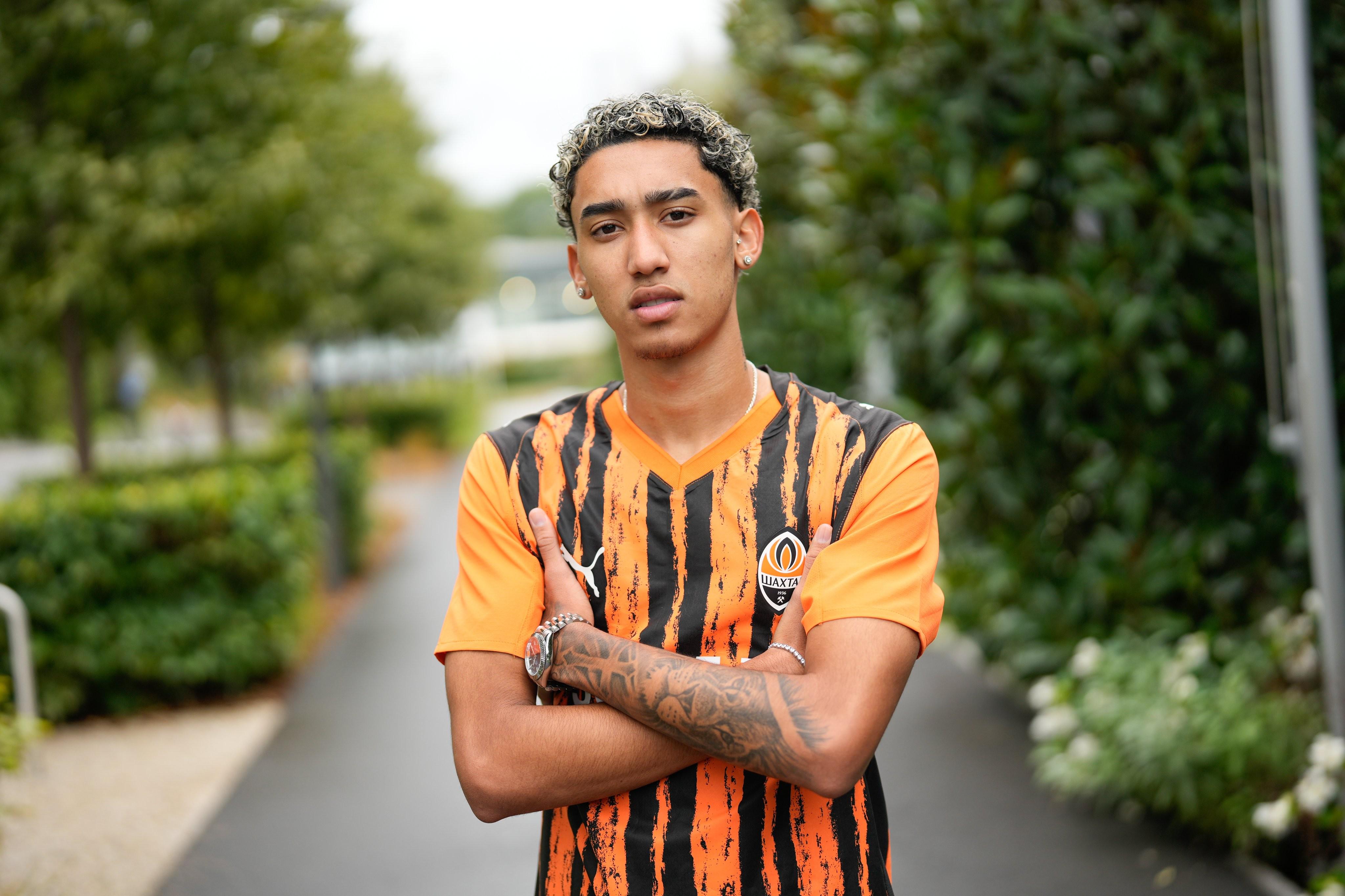 岁中场球员 岁中场球员