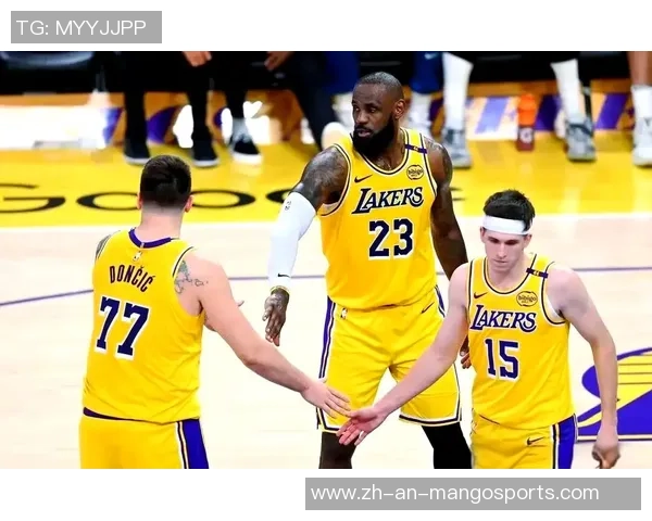 湖人队与开拓者季后赛第二场激战回顾与精彩瞬间分析